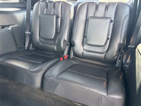 Used 2018 Ford Explorer XLT w/ Equipment Group 202A image 15