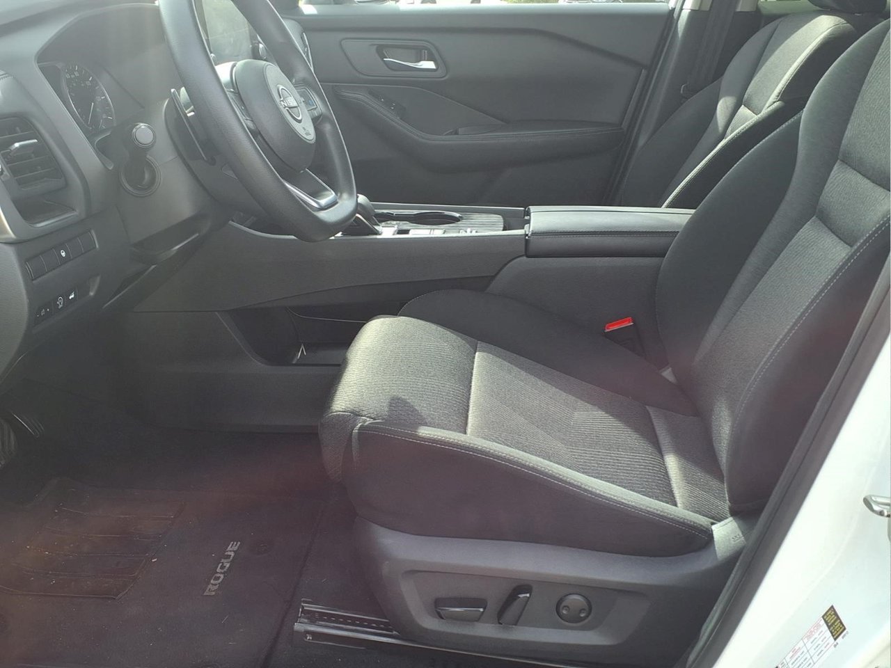 Used 2024 Nissan Rogue SV FWD image 11