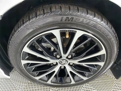 Used 2019 Toyota Camry SE image 12