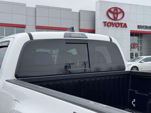 Certified 2022 Toyota Tacoma TRD Off-Road image 15