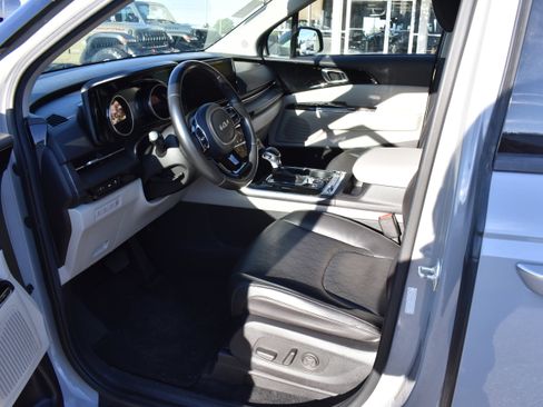 Used 2022 Kia Carnival SX image 12