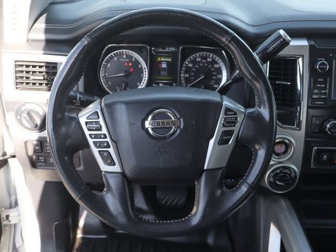 Used 2018 Nissan Titan PRO-4X AWD/4WD image 22