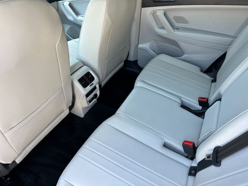 Used 2023 Volkswagen Tiguan SE R-Line FWD image 4