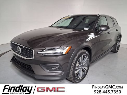 Used 2025 Volvo V60 B5 Cross Country Plus AWD/4WD image 1