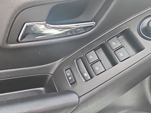 Used 2022 Chevrolet Trax LT w/ LT Convenience Package AWD/4WD image 11