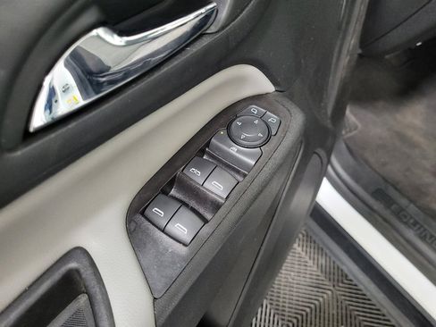 Used 2018 Chevrolet Equinox LS AWD/4WD image 27