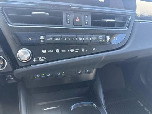 Used 2024 Lexus ES 300h w/ Premium Package FWD image 25