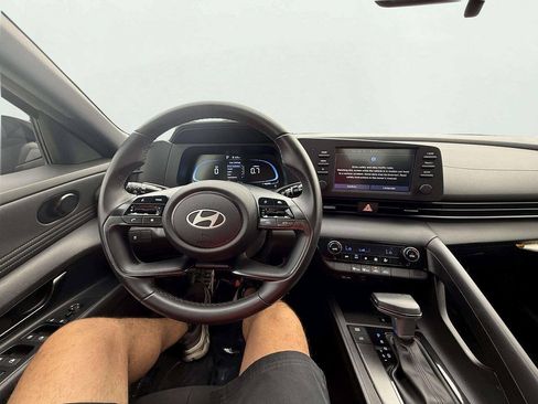 Used 2025 Hyundai Elantra Sport FWD image 15