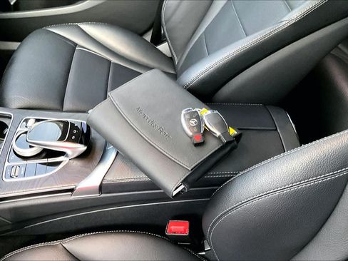 Used 2015 Mercedes-Benz C 300 4MATIC Sedan image 15