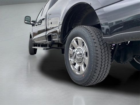 Used 2025 Ford F350 Lariat w/ Chrome Package image 29