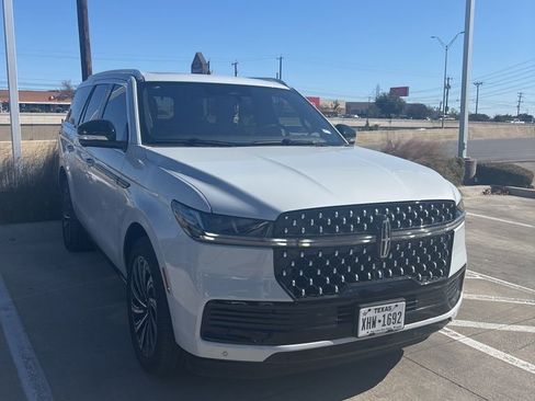 Used 2025 Lincoln Navigator Black Label image 8