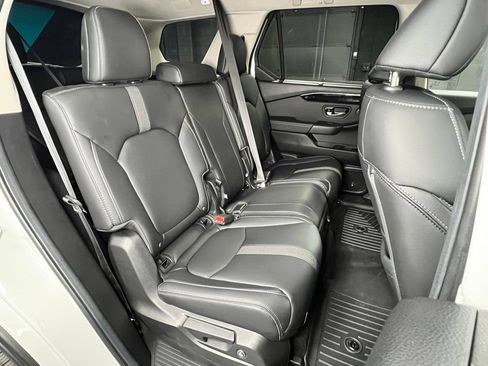 Used 2025 Honda Pilot EX-L image 17
