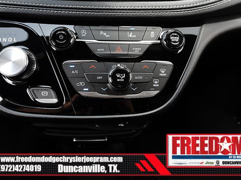 New 2027 Chrysler Pacifica Select AWD/4WD image 24