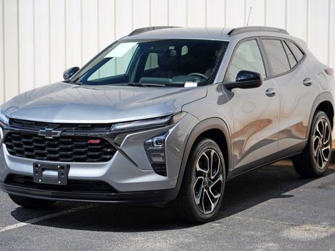 Used 2025 Chevrolet Trax RS FWD image 41