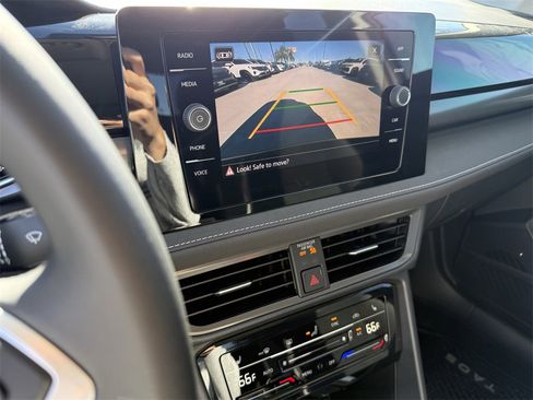 New 2026 Volkswagen Taos SE image 19
