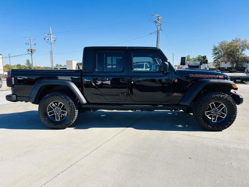 Used 2024 Jeep Gladiator Mojave w/ Technology Group image 38