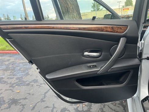 Used 2008 BMW 550i Sedan image 30