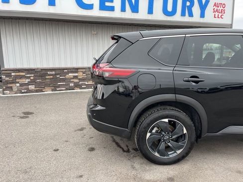Used 2024 Nissan Rogue SV image 11