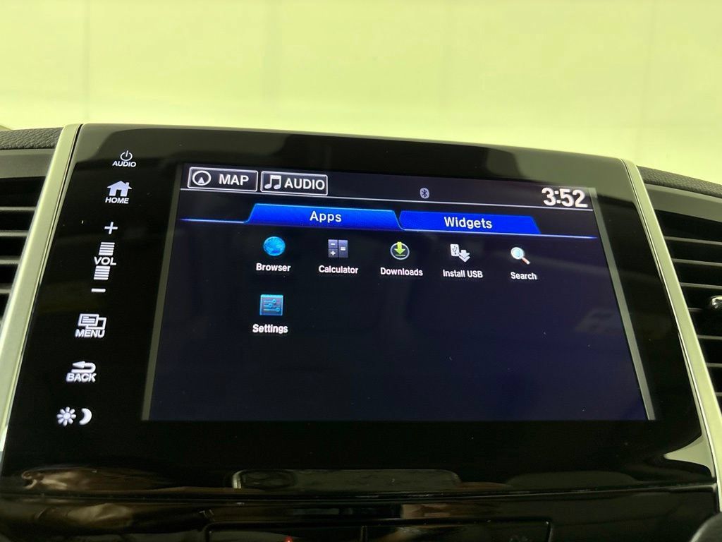 Used 2017 Honda Pilot Touring image 30