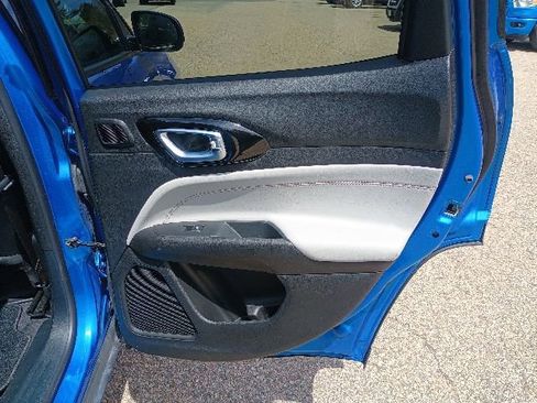 Used 2024 Jeep Compass Limited w/ Sun and Sound Group AWD/4WD image 15