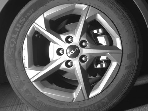 Used 2025 Kia K4 LXS image 13