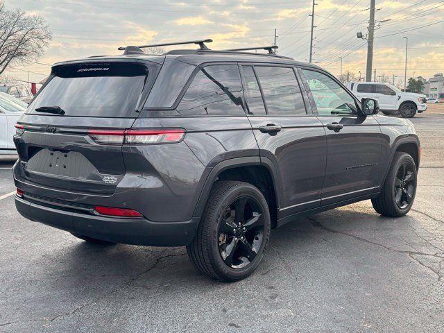 Used 2023 Jeep Grand Cherokee Altitude AWD/4WD image 5