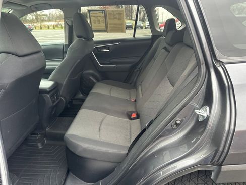 Used 2021 Toyota RAV4 XLE w/ Convenience Package image 16