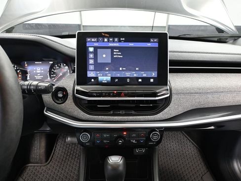 Used 2024 Jeep Compass Latitude w/ Convenience Group AWD/4WD image 33