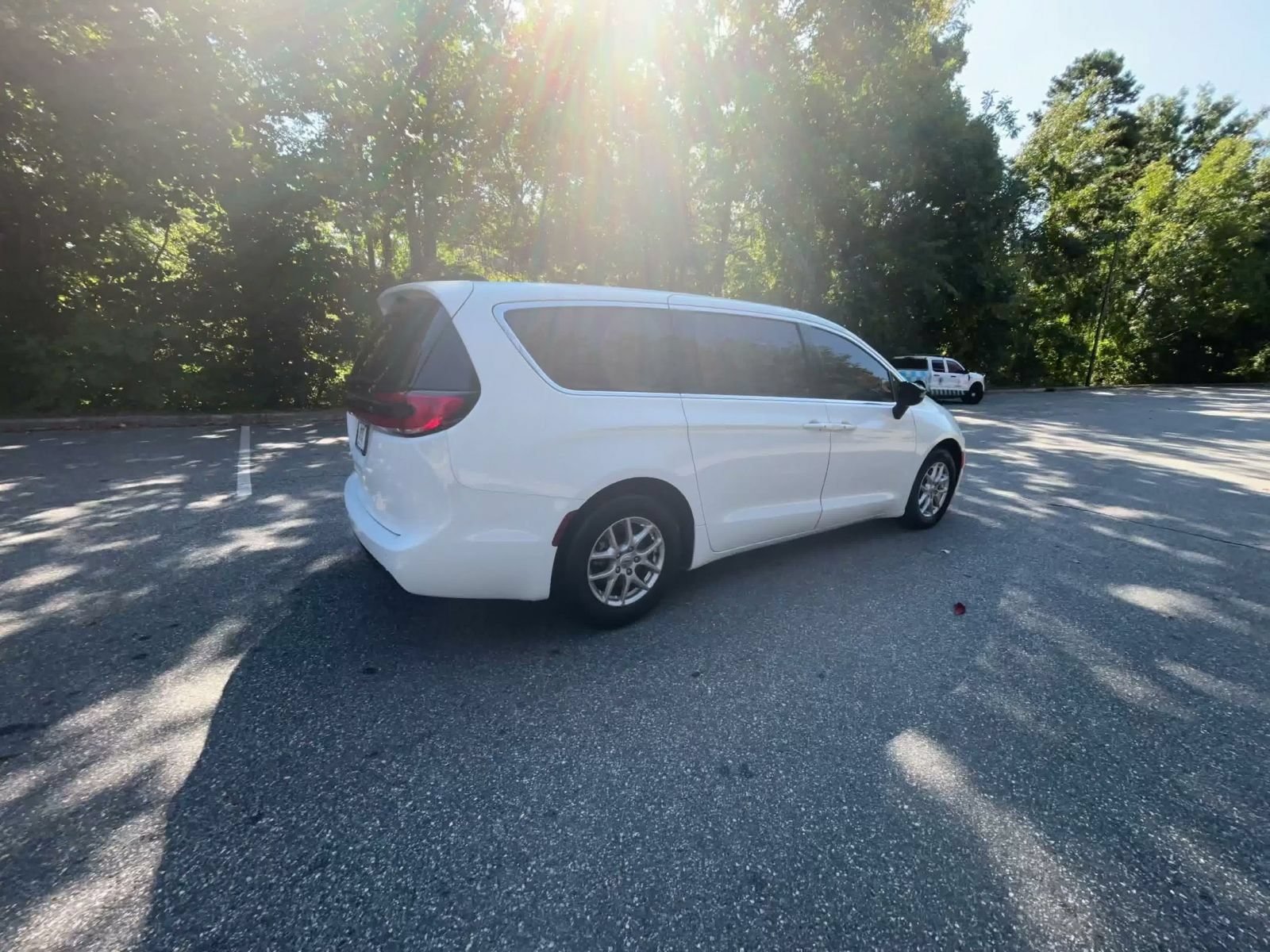 Used 2024 Chrysler Pacifica Touring-L FWD image 14