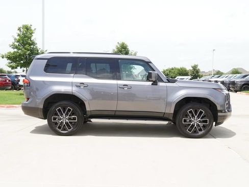 Used 2024 Lexus GX 550 w/ Accessory Package (2T) AWD/4WD image 10