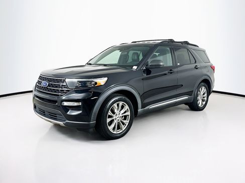 Used 2020 Ford Explorer XLT w/ Equipment Group 202A RWD image 3
