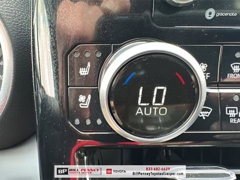 Used 2021 Toyota Highlander Limited image 23