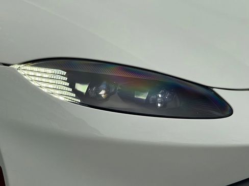 Used 2023 Aston Martin V8 Vantage Roadster image 32