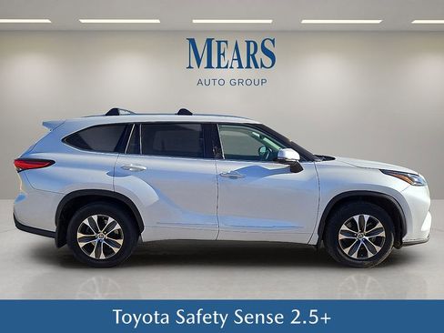 Used 2022 Toyota Highlander XLE image 7