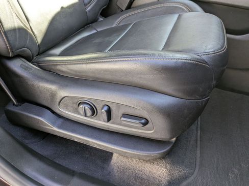 Used 2019 Chevrolet Traverse LT image 25