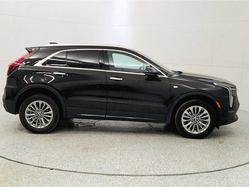 Used 2024 Cadillac XT4 Premium Luxury image 8