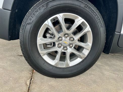 Used 2020 Chevrolet Traverse LT image 14