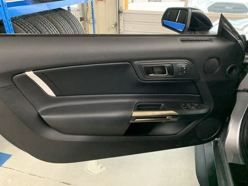 Used 2022 Ford Mustang Shelby GT500 w/ Technology Package image 7