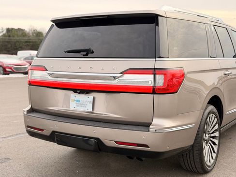 Used 2019 Lincoln Navigator L Reserve image 6