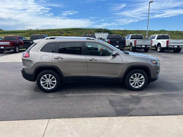 Used 2019 Jeep Cherokee Latitude w/ Cold Weather Group AWD/4WD image 4