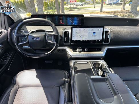 Used 2025 Ford Expedition Platinum AWD/4WD image 12