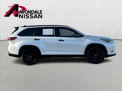 Used 2019 Toyota Highlander SE image 8