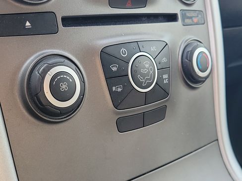 Used 2013 Ford Edge SE image 25