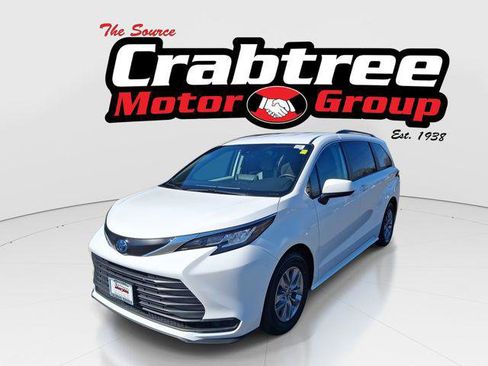 Certified 2023 Toyota Sienna LE image 1