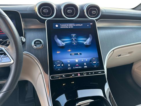 Used 2024 Mercedes-Benz GLC 300 4MATIC image 25