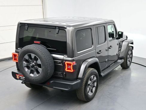 Used 2018 Jeep Wrangler Unlimited Sahara AWD/4WD image 35