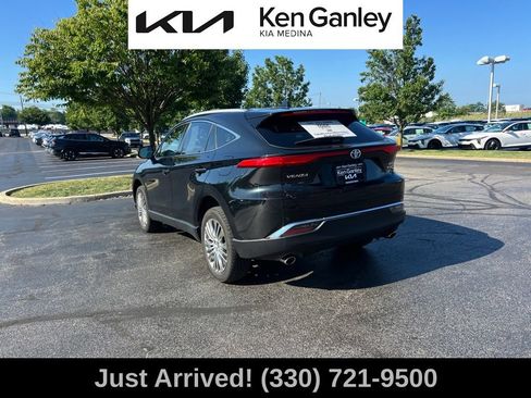 Used 2022 Toyota Venza XLE AWD/4WD image 7