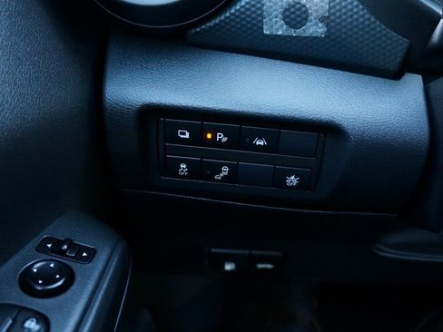 Used 2021 Nissan Kicks S image 19