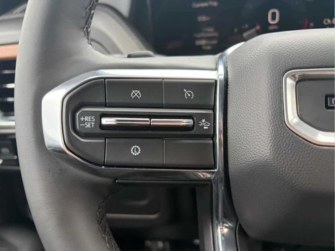 Used 2025 GMC Yukon XL Denali AWD/4WD image 13