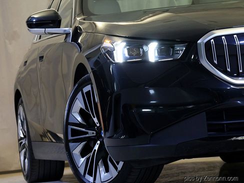 Certified 2024 BMW 530i xDrive w/ Premium Package image 4